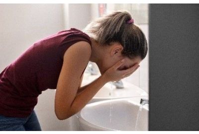 Nausées et vomissements : causes, solutions et conseils