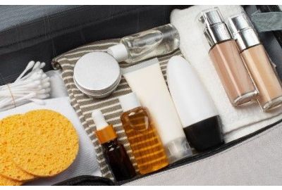 Les indispensables de votre trousse de toilette en voyage